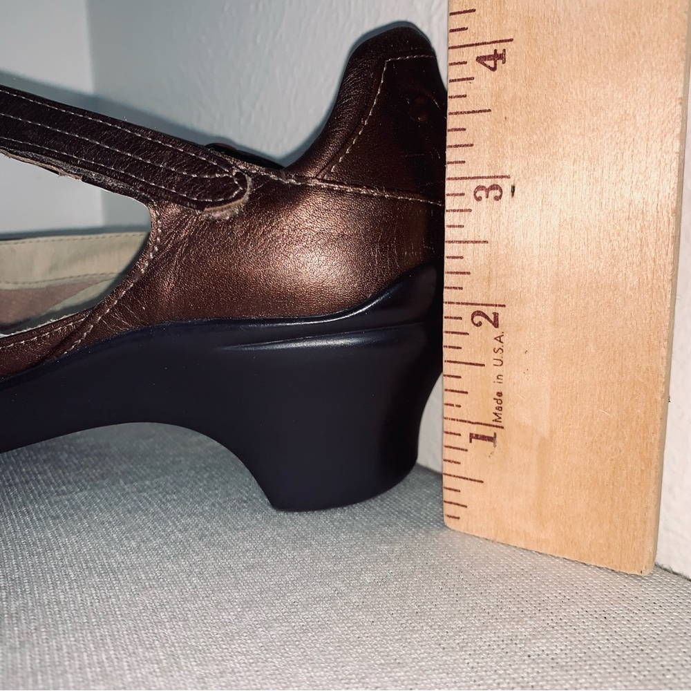 Aravon New Balance heeled 8D - Picture 3 of 12